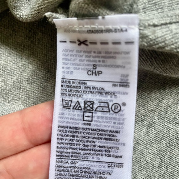 GAP Gray Knit Sweater with Ruffle Detail | Long Sleeve | Small - Picture 3 of 8